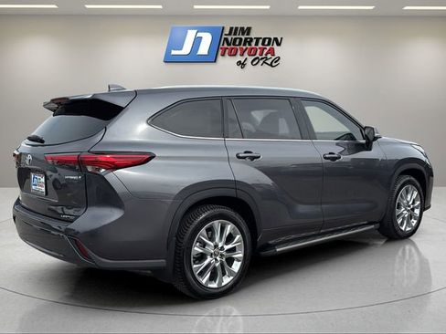 Used 2022 Toyota Highlander Limited FWD image 5
