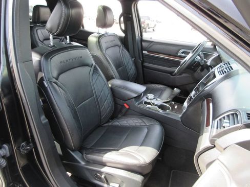 Used 2018 Ford Explorer Platinum AWD/4WD image 25