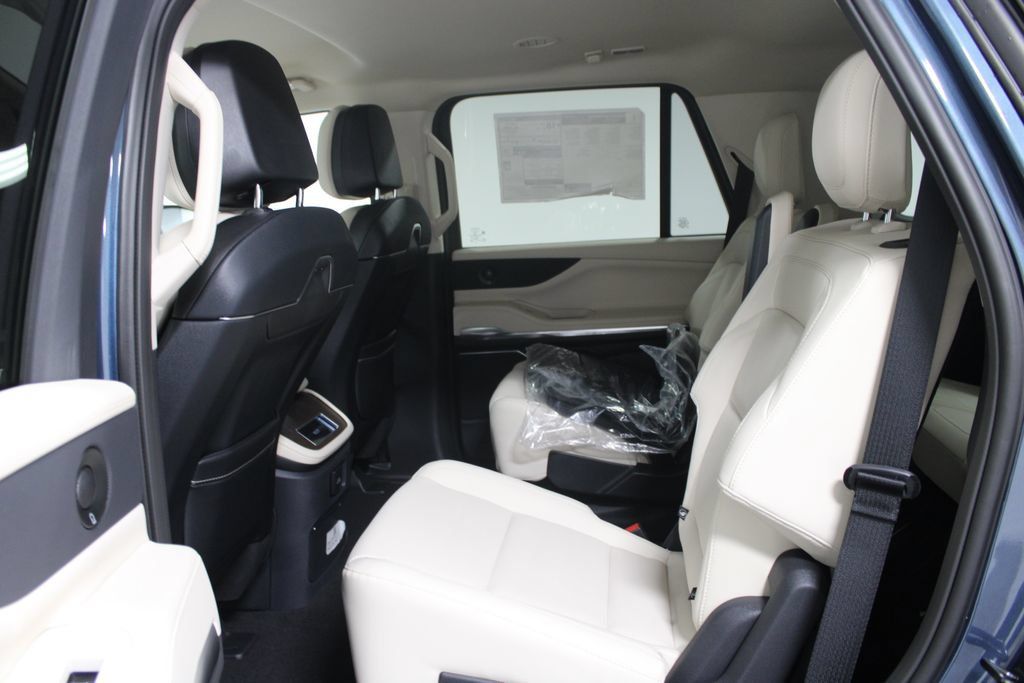 New 2027 Lincoln Navigator Premiere RWD image 26