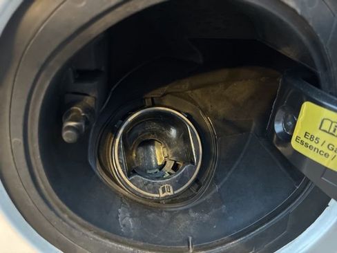 Used 2017 Ford Taurus Limited image 13