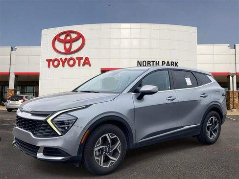 Used 2024 Kia Sportage LX image 1