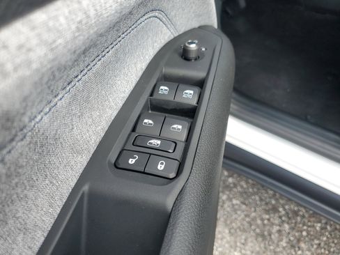 New 2026 Jeep Compass Latitude image 9