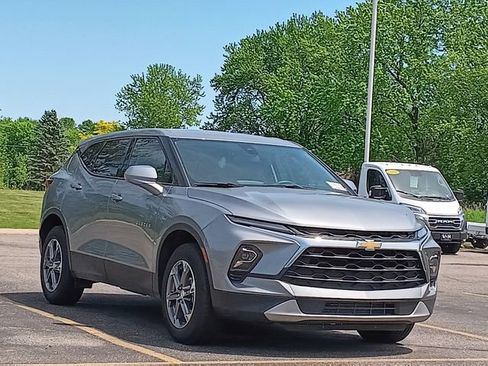Used 2025 Chevrolet Blazer LT AWD/4WD image 1