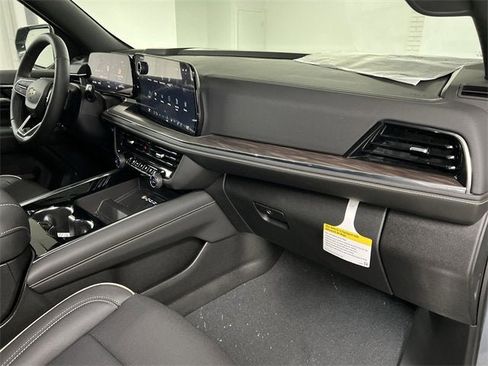 New 2025 Chevrolet Suburban Premier image 29