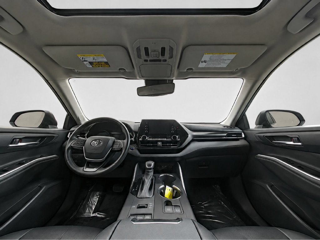 Used 2022 Toyota Highlander XLE AWD/4WD image 18