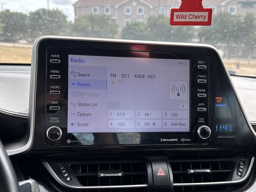 Used 2019 Toyota C-HR XLE FWD image 9