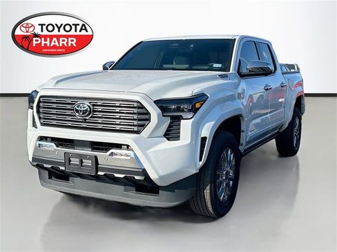 Used 2025 Toyota Tacoma TRD Sport image 1