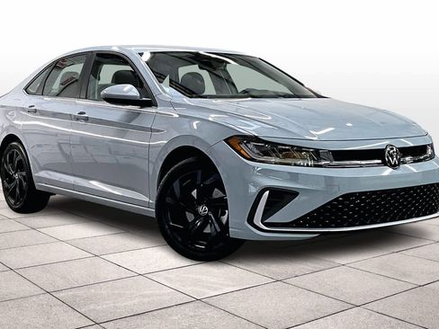 Used 2025 Volkswagen Jetta SE w/ Black Wheel Package image 2