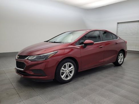 Used 2018 Chevrolet Cruze LT w/ Convenience Package image 2