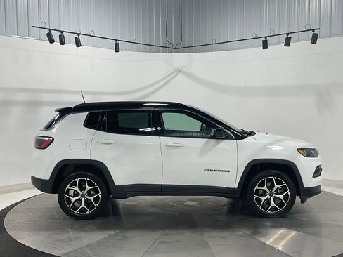 Used 2026 Jeep Compass Limited AWD/4WD image 10