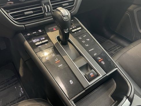 Used 2022 Porsche Macan image 17