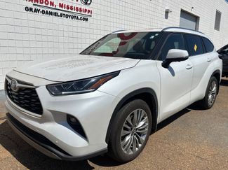 Used 2025 Toyota Highlander Platinum video 1