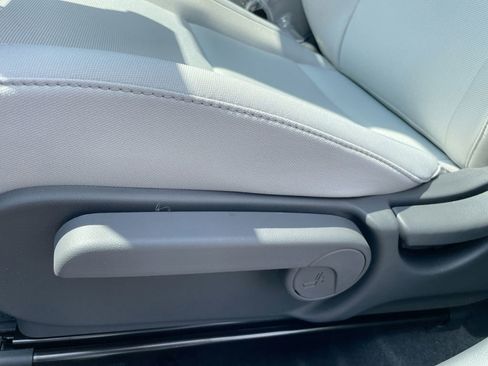 Used 2026 Hyundai Kona SE image 38