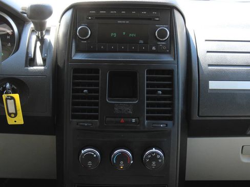 Used 2009 Dodge Grand Caravan SE image 28