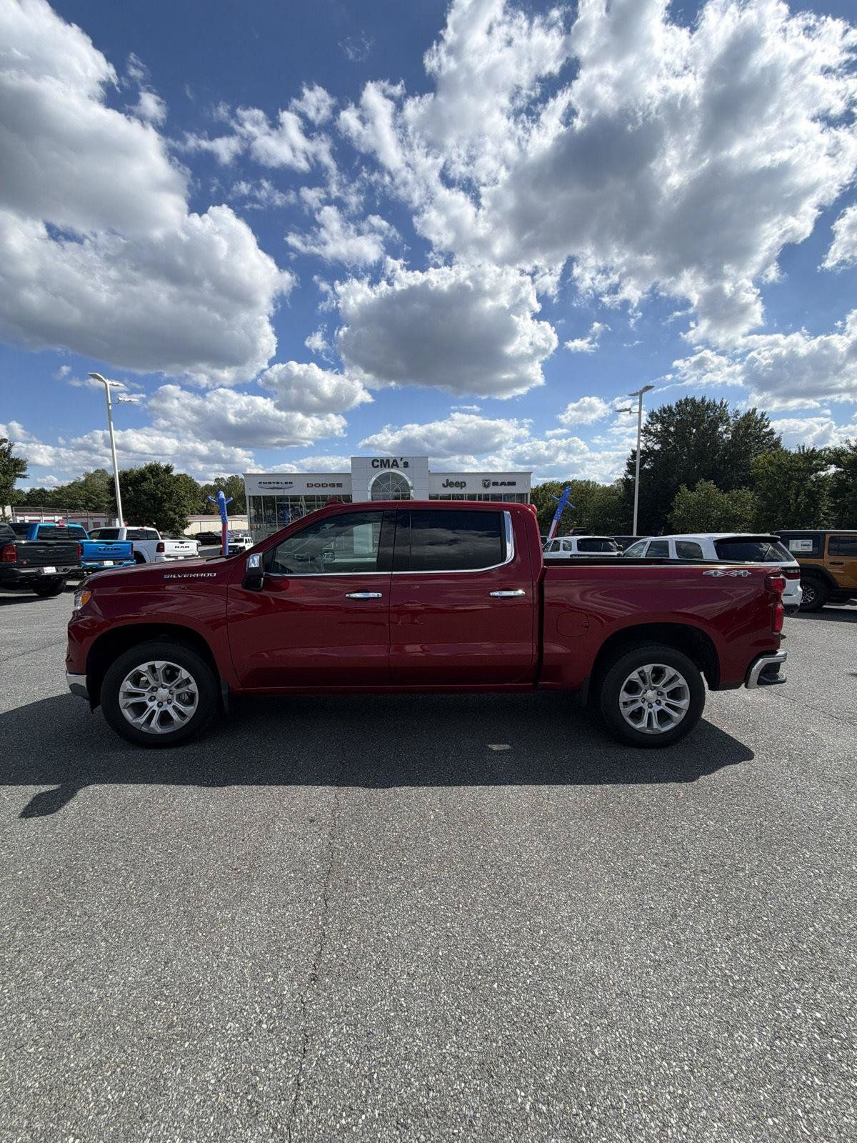 Used 2023 Chevrolet Silverado 1500 LTZ AWD/4WD image 2