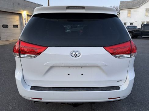 Used 2013 Toyota Sienna XLE image 25