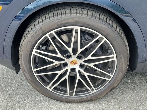 New 2026 Porsche Cayenne Coupe AWD/4WD image 12