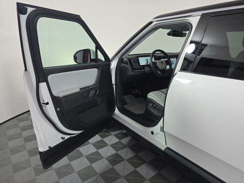 Used 2024 Rivian R1S Adventure Dual AWD/4WD image 16