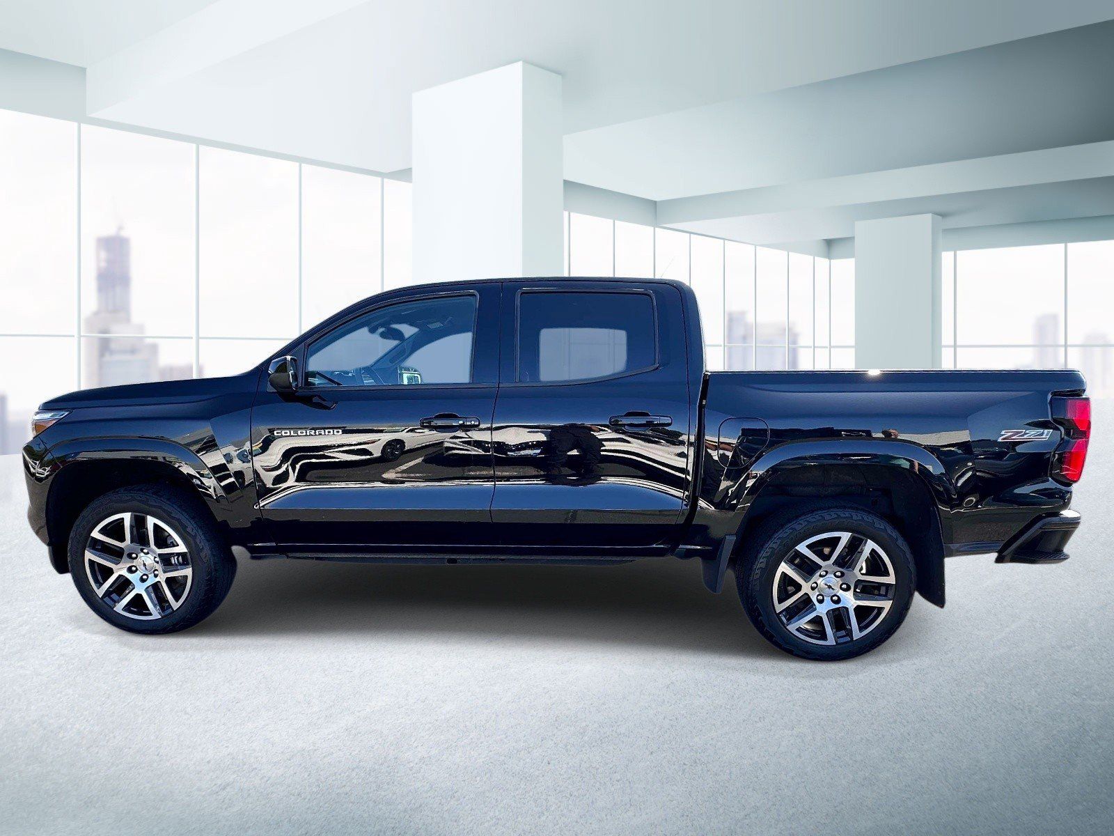 Used 2023 Chevrolet Colorado Z71 w/ Z71 Convenience Package 2 AWD/4WD image 2