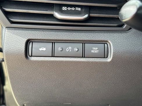 Used 2025 Nissan Altima 2.5 SV FWD image 40