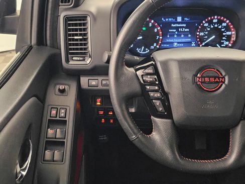 Used 2022 Nissan Frontier PRO-4X w/ Technology Package AWD/4WD image 9
