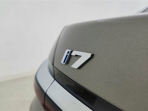 Used 2025 BMW i7 eDrive50 image 18