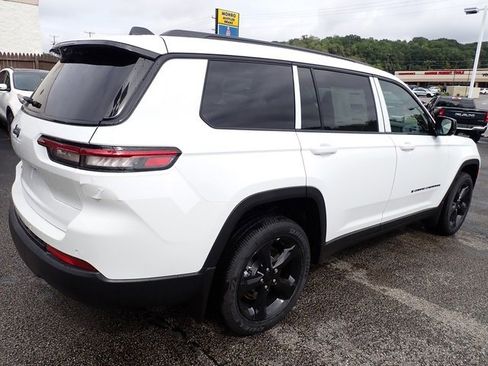 New 2025 Jeep Grand Cherokee L Altitude image 7