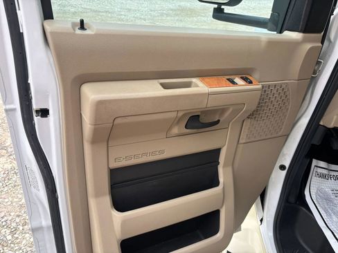 Used 2016 Ford E-450 and Econoline 450 Super Duty w/ Motorhome Prep Package image 38