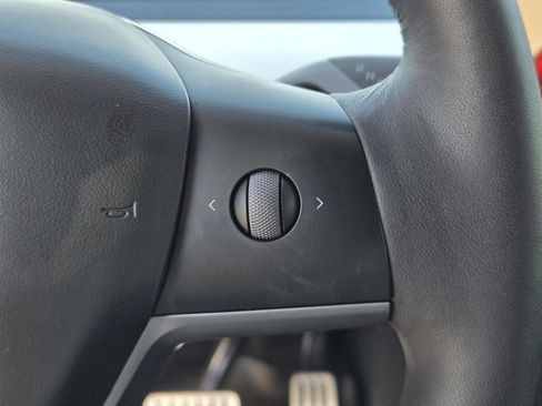 Used 2023 Tesla Model Y Performance image 16