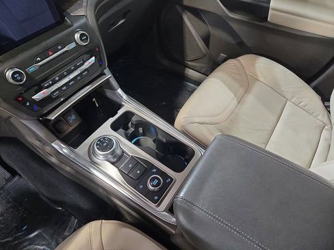 Used 2020 Ford Explorer Platinum w/ Premium Technology Package image 27