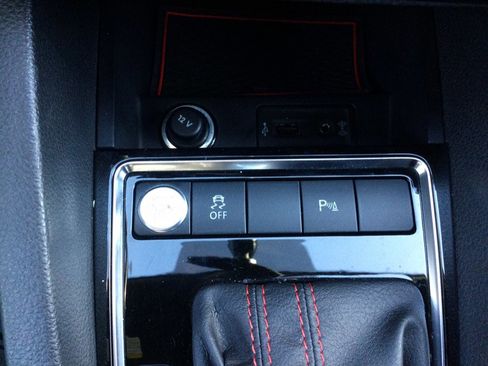 Used 2017 Volkswagen Jetta GLI image 30