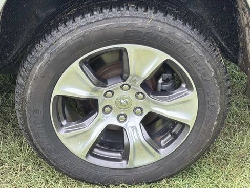 Used 2019 RAM 1500 Laramie AWD/4WD image 13