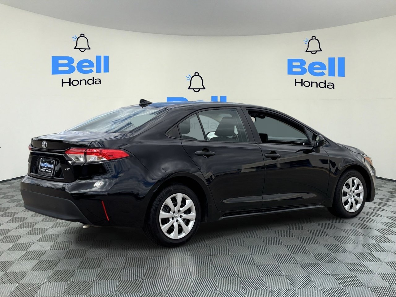 Used 2024 Toyota Corolla LE FWD image 4