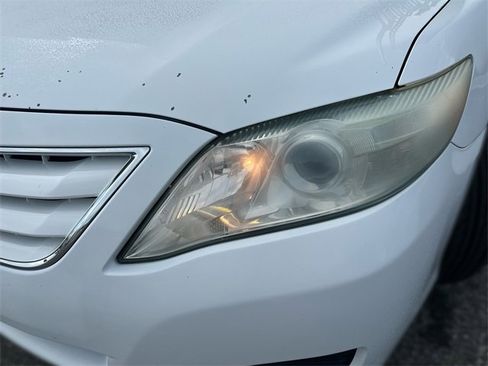 Used 2011 Toyota Camry SE image 9