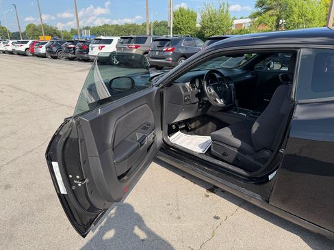 Used 2014 Dodge Challenger SXT RWD image 13