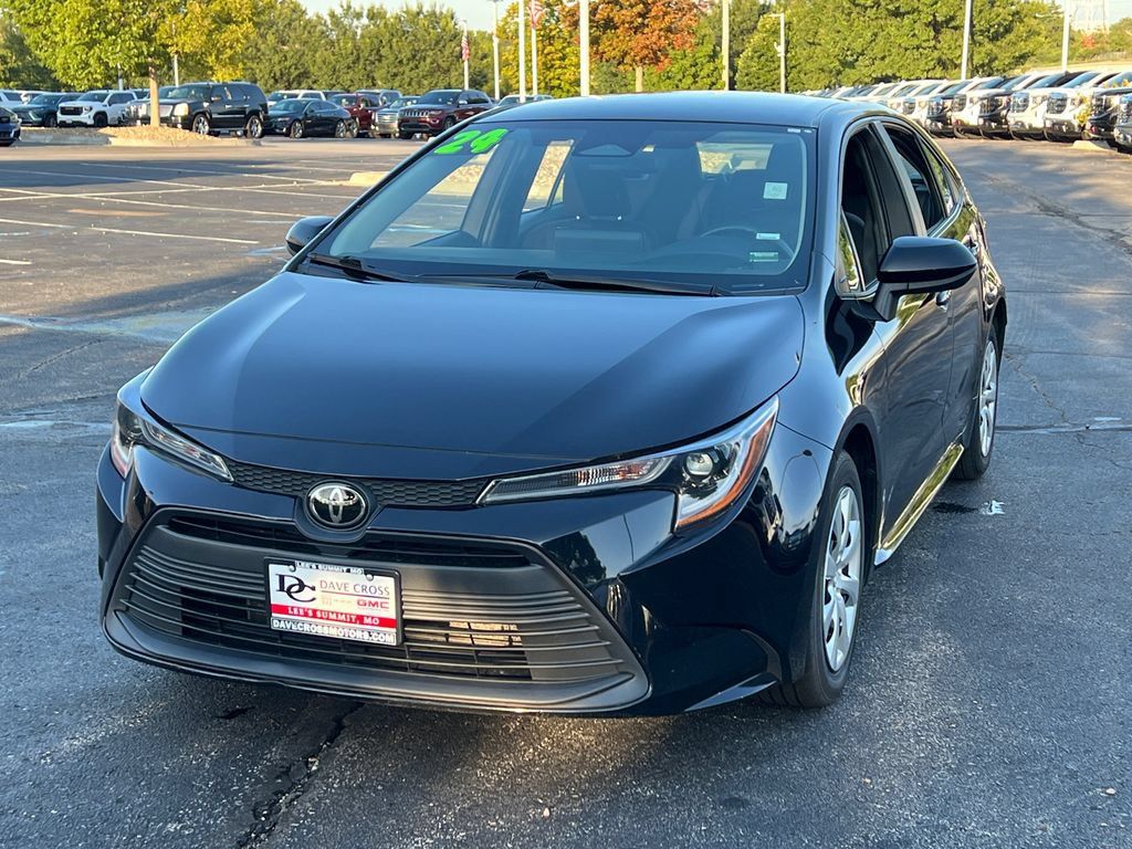 Used 2024 Toyota Corolla LE FWD image 2