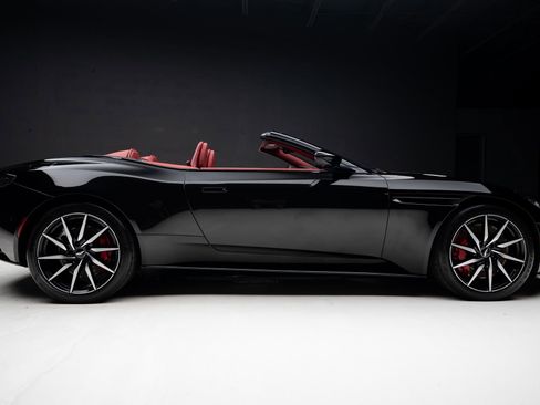 Used 2019 Aston Martin DB11 Volante RWD image 36
