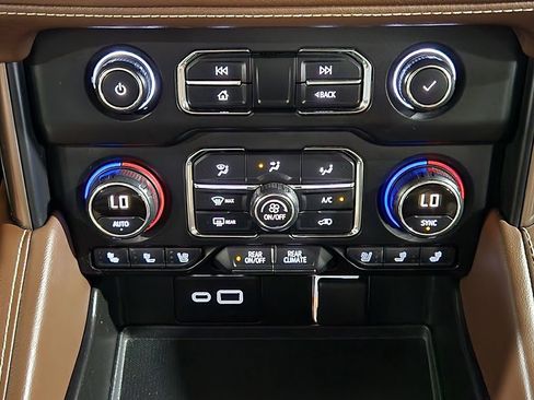 Used 2021 Chevrolet Tahoe High Country w/ Premium Package AWD/4WD image 40