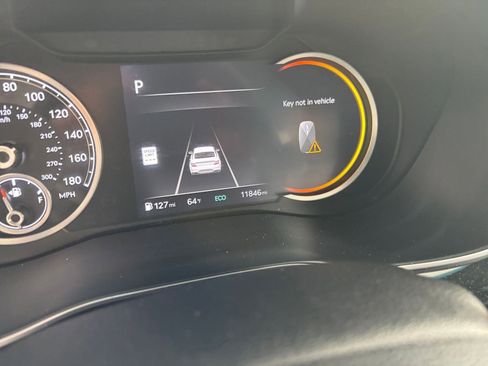 Used 2025 Genesis G70 2.5T image 41