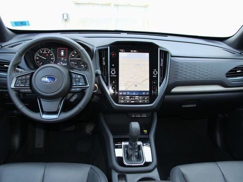 Used 2025 Subaru Forester Limited image 30