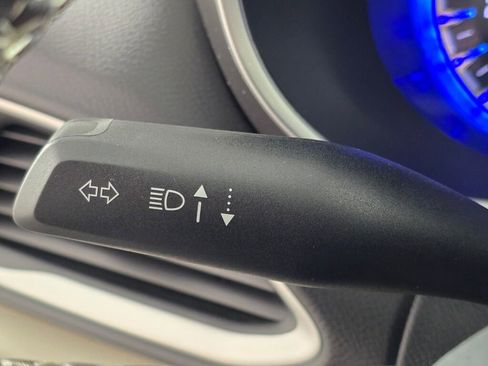 Used 2024 Chrysler Pacifica Touring-L image 25