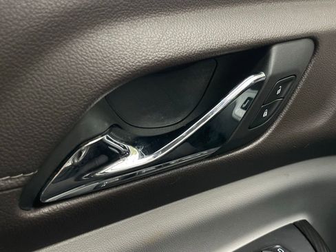 Used 2023 GMC Acadia SLT image 13