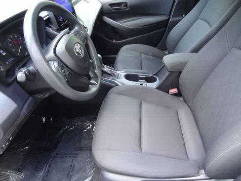 Used 2025 Toyota Corolla LE FWD image 6