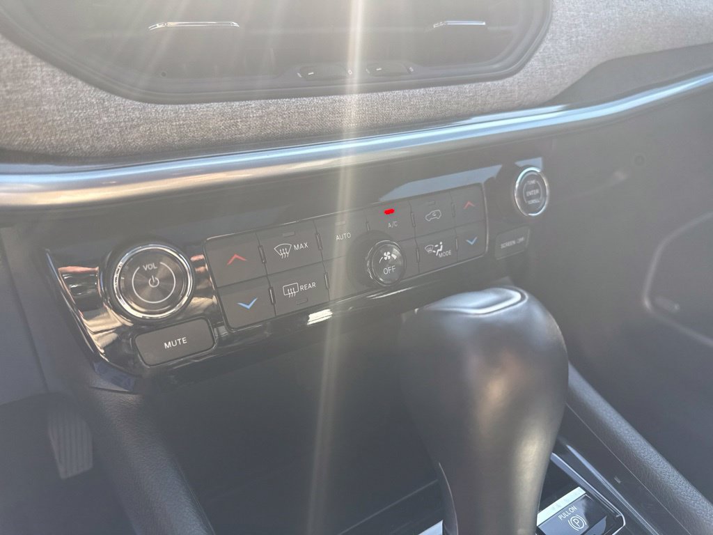 Certified 2025 Jeep Compass Latitude w/ Sun & Sound Group AWD/4WD image 28