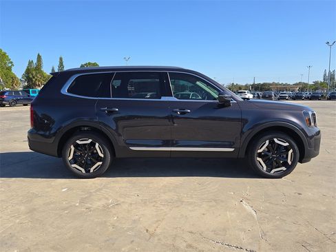 New 2025 Kia Telluride S image 9