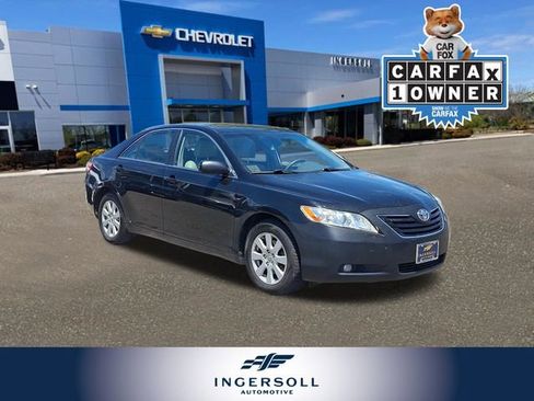 Used 2009 Toyota Camry SE FWD image 1