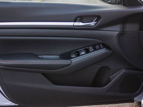 New 2025 Nissan Altima 2.5 SR w/ SR Premium Package image 27