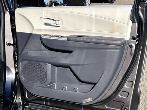 Certified 2023 Toyota Sienna XLE image 22