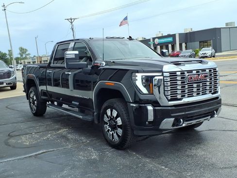 Used 2024 GMC Sierra 2500 Denali w/ Technology Package AWD/4WD image 3