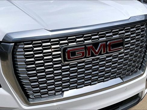 Used 2024 GMC Yukon Denali w/ Denali Reserve Package AWD/4WD image 38